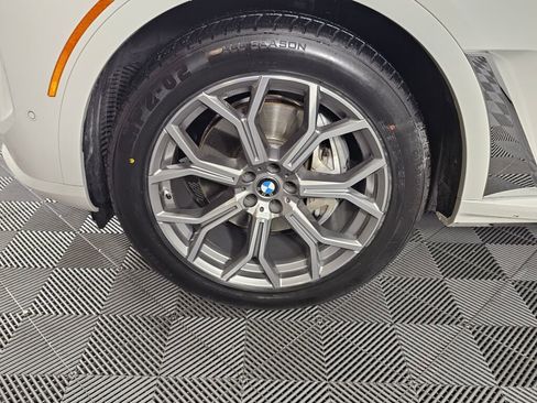 Used 2024 BMW X7 xDrive40i image 11