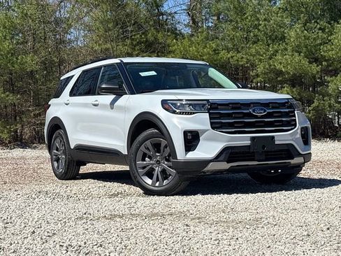 New 2026 Ford Explorer Active w/ Active Comfort Package image 2