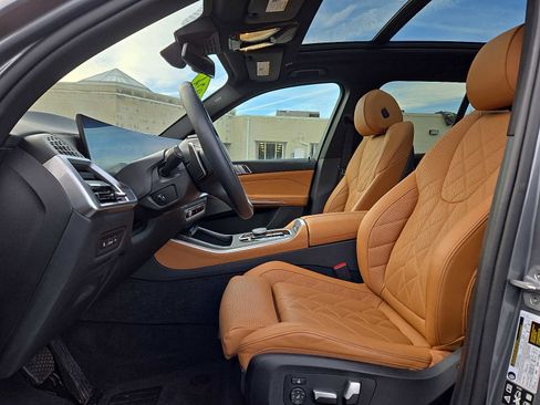Used 2024 BMW X5 xDrive40i w/ Premium Package image 13