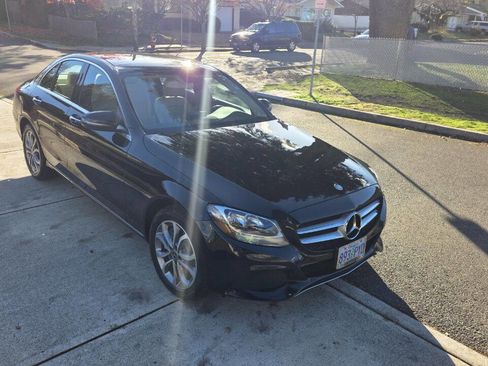 Used 2017 Mercedes-Benz C 300 4MATIC Sedan image 3