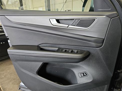 Used 2024 Volkswagen Atlas Cross Sport SE image 27