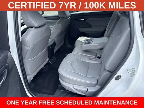 Used 2023 Toyota Highlander XLE FWD image 17