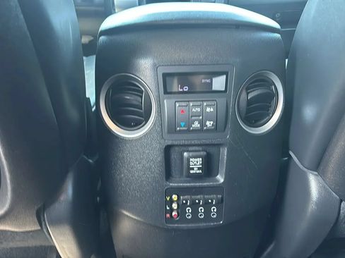 Used 2011 Honda Pilot Touring image 11
