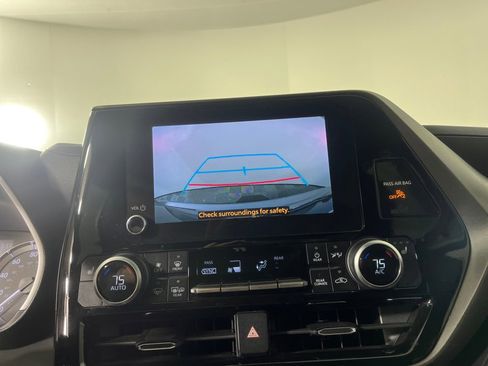 Used 2024 Toyota Highlander XLE image 38