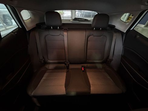 Used 2025 Chevrolet Trax LT image 37