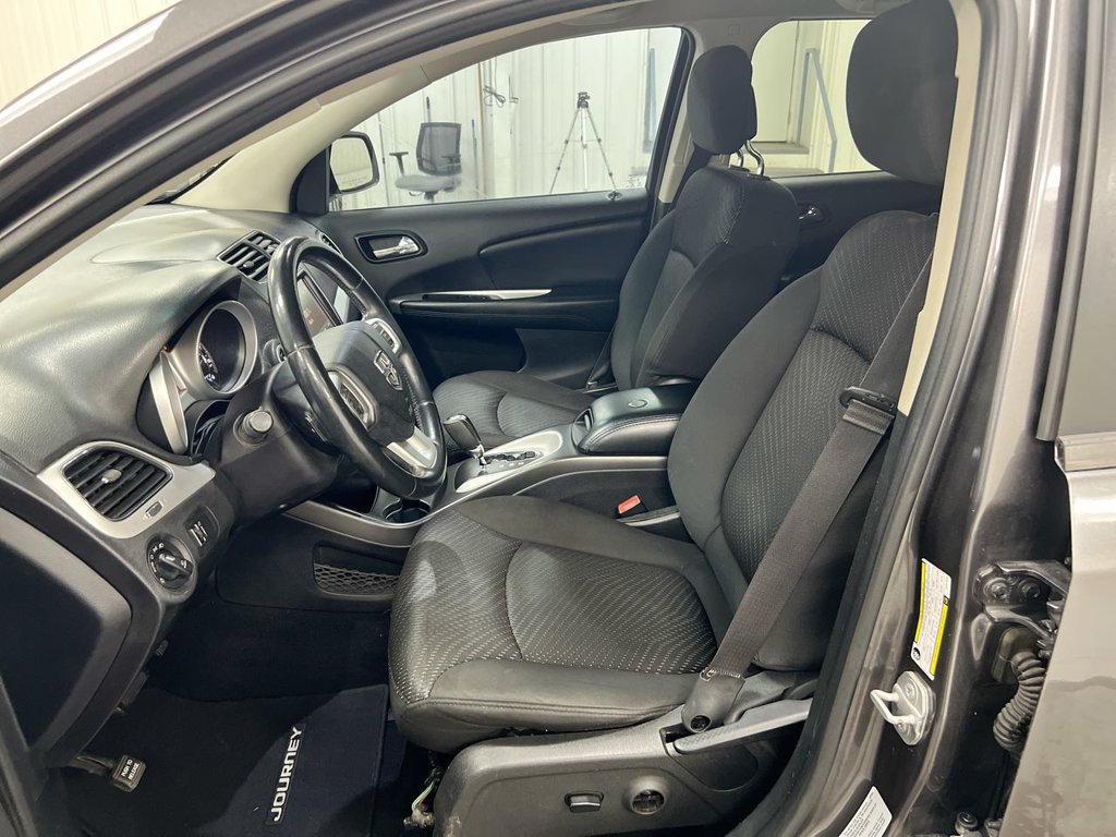 Used 2015 Dodge Journey SXT w/ Flexible Seating Group FWD image 19