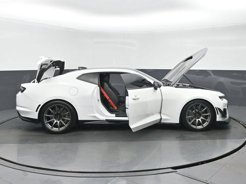 Used 2019 Chevrolet Camaro ZL1 RWD image 37