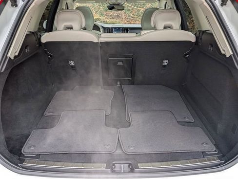 Certified 2023 Volvo XC60 B5 Plus w/ Climate Package image 29