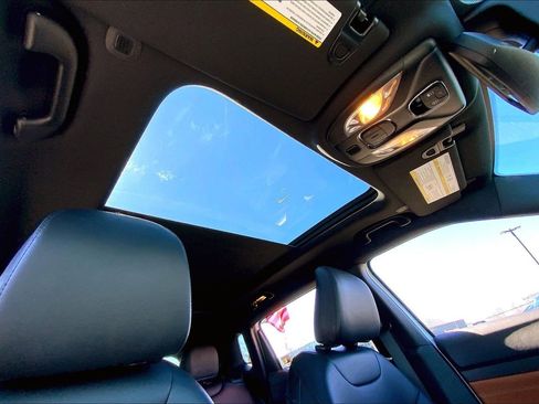 Used 2025 Jeep Compass Limited w/ Sun & Sound Group image 12