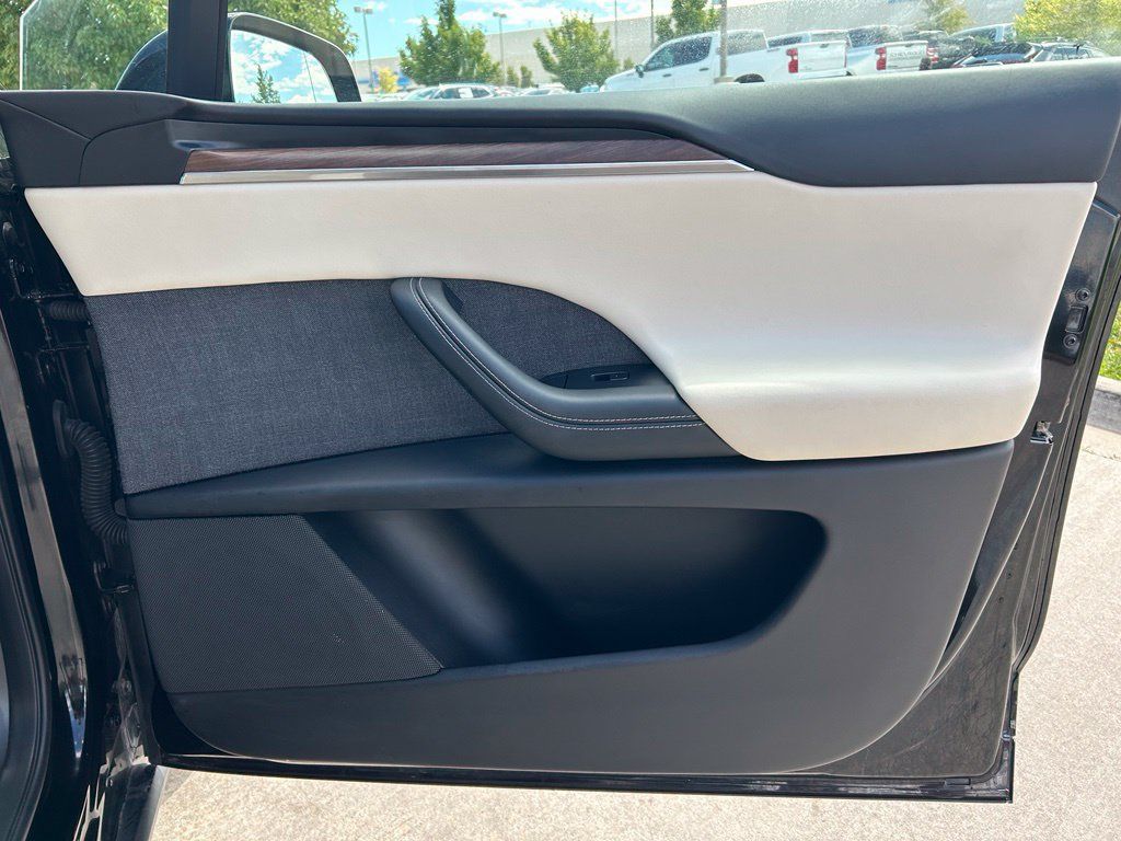 Used 2022 Tesla Model X AWD/4WD image 28