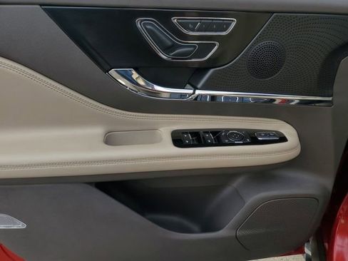 Used 2023 Lincoln Corsair AWD w/ Equipment Group 101A image 9