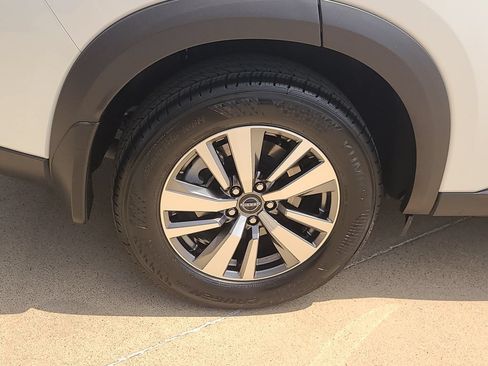Certified 2025 Nissan Pathfinder SL FWD image 6