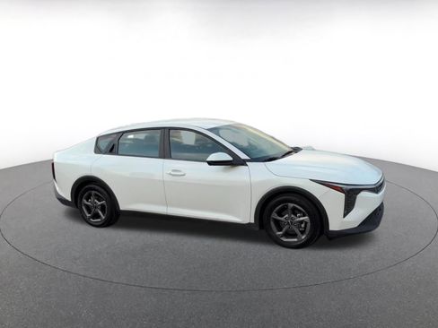 Used 2025 Kia K4 LXS FWD image 2
