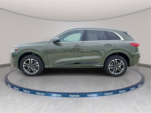 Used 2025 Audi Q5 Premium w/ Convenience Package image 9