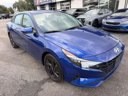 Used 2023 Hyundai Elantra SEL FWD image 3