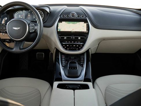 Used 2022 Aston Martin DBX image 30
