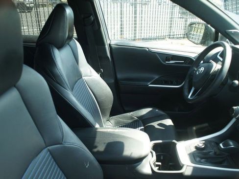 Used 2022 Toyota RAV4 XSE AWD/4WD image 4