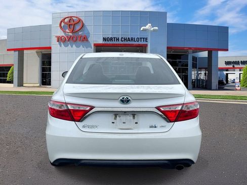 Used 2016 Toyota Camry SE w/ Moonroof Package FWD image 5