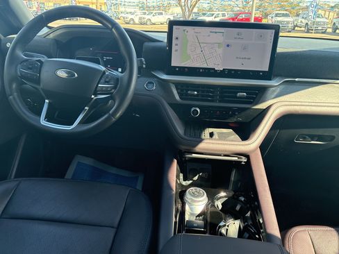 Used 2025 Ford Explorer Platinum image 8