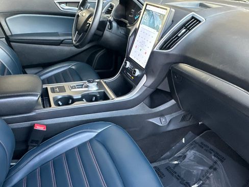 Certified 2022 Ford Edge SEL w/ Sport Appearance Package image 17