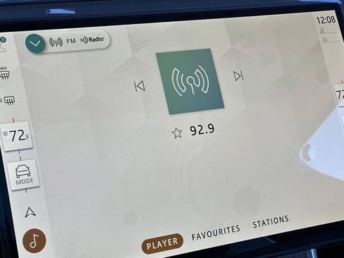 New 2026 Land Rover Range Rover Long Wheelbase SE image 17