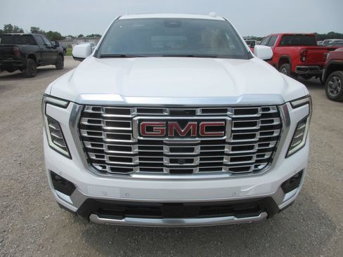 New 2026 GMC Yukon XL Denali w/ Denali Reserve Package AWD/4WD image 9