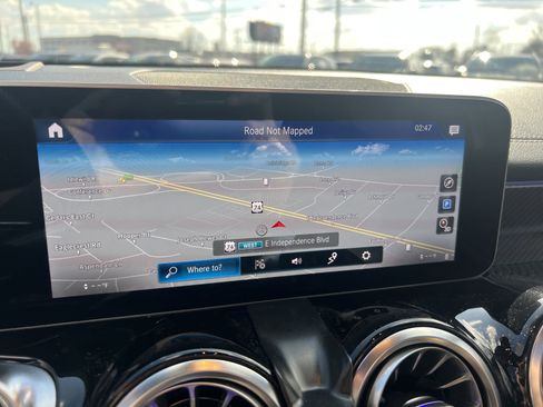 Certified 2021 Mercedes-Benz GLB 35 AMG 4MATIC image 24