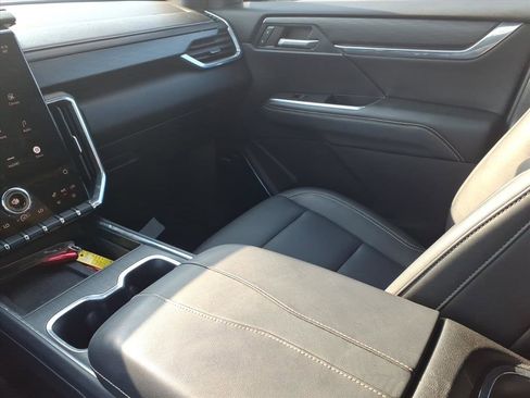 Used 2024 GMC Acadia Elevation w/ Luxury Package image 19