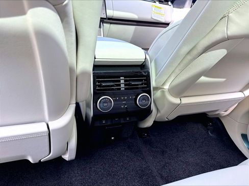 New 2026 Land Rover Range Rover Long Wheelbase SE AWD/4WD image 16