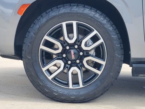 Used 2021 GMC Yukon XL AT4 w/ AT4 Premium Plus Package AWD/4WD image 10