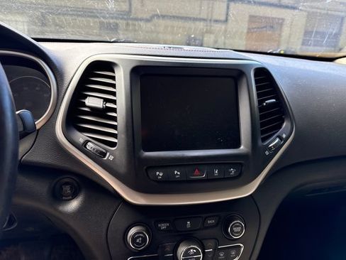 Used 2015 Jeep Cherokee Limited w/ Luxury Group AWD/4WD image 20