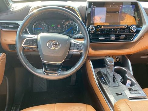 Used 2020 Toyota Highlander Platinum image 6