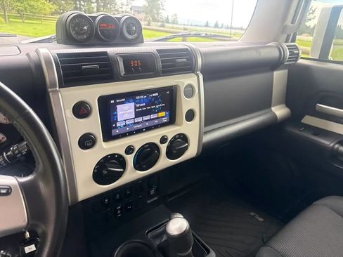 Used 2014 Toyota FJ Cruiser 4WD w/ Upgrade Package image 7