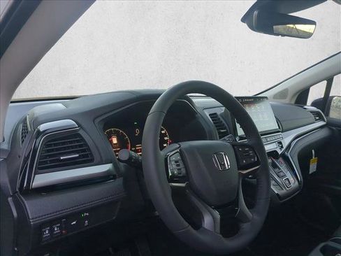 New 2026 Honda Odyssey Touring image 3