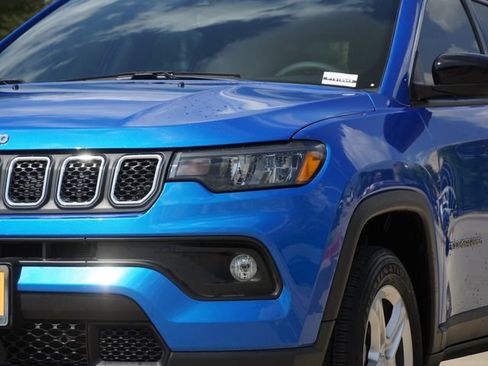 Used 2023 Jeep Compass Latitude AWD/4WD image 4