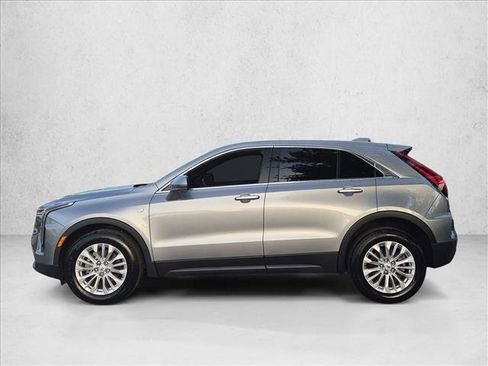 Used 2024 Cadillac XT4 Luxury w/ Cold Weather Package FWD image 9