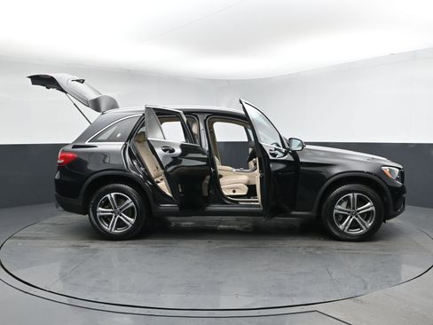 Used 2018 Mercedes-Benz GLC 300 4MATIC image 29