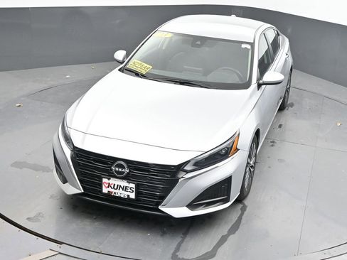 Used 2023 Nissan Altima 2.5 SV FWD image 39