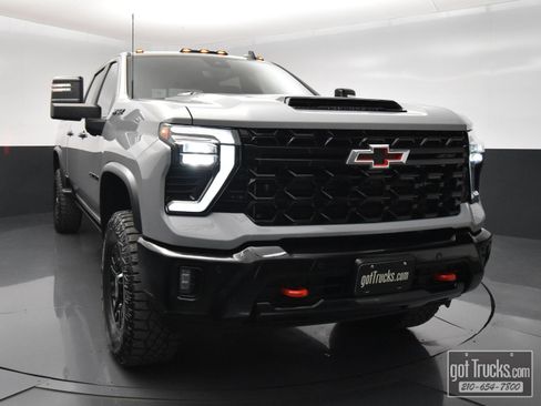 Used 2025 Chevrolet Silverado 2500 ZR2 w/ Technology Package AWD/4WD image 51