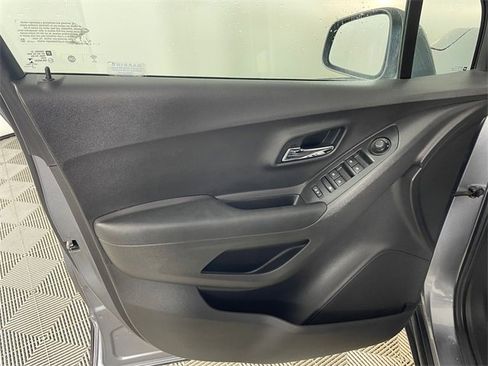 Used 2020 Chevrolet Trax LS image 14