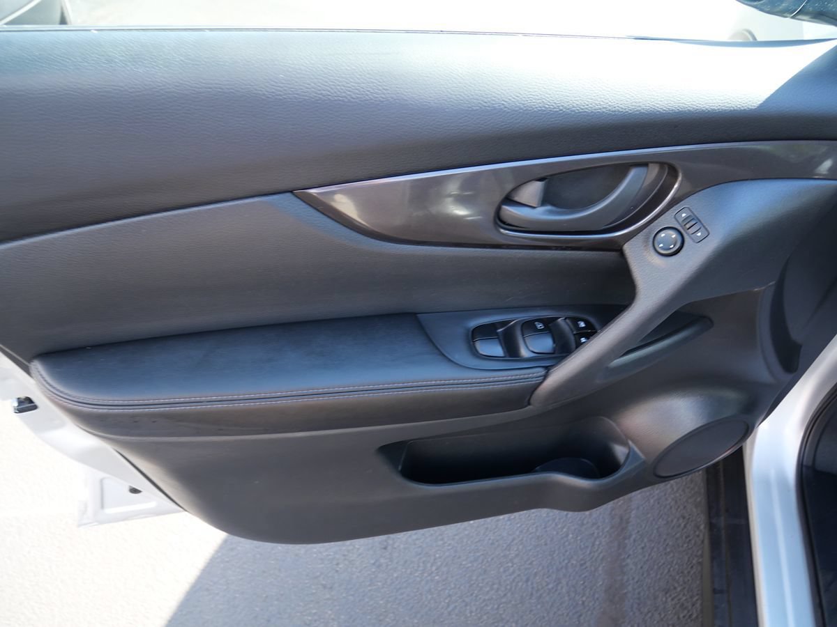 Used 2019 Nissan Rogue S AWD/4WD image 16