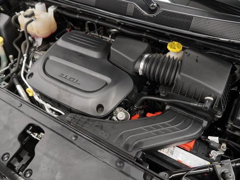 Certified 2023 Chrysler Pacifica Touring-L image 50