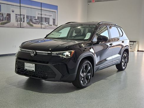 New 2026 Volkswagen Taos SE FWD image 5