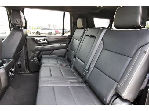 Used 2024 Chevrolet Suburban Premier RWD image 11