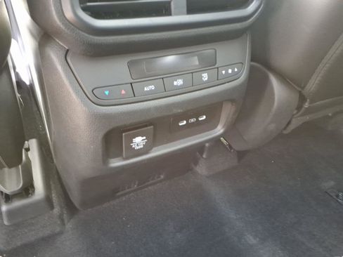 Used 2025 Honda Pilot TrailSport image 17