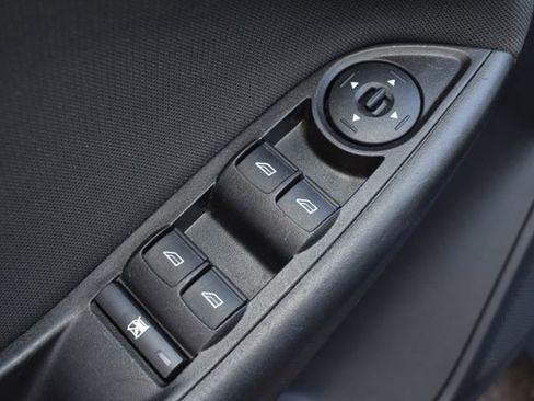 Used 2018 Ford Focus SE w/ SE Appearance Package image 17