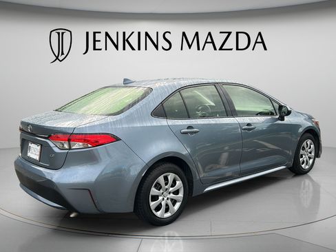 Used 2021 Toyota Corolla LE FWD image 4