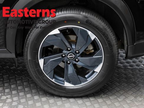 Used 2024 Nissan Rogue SV image 8