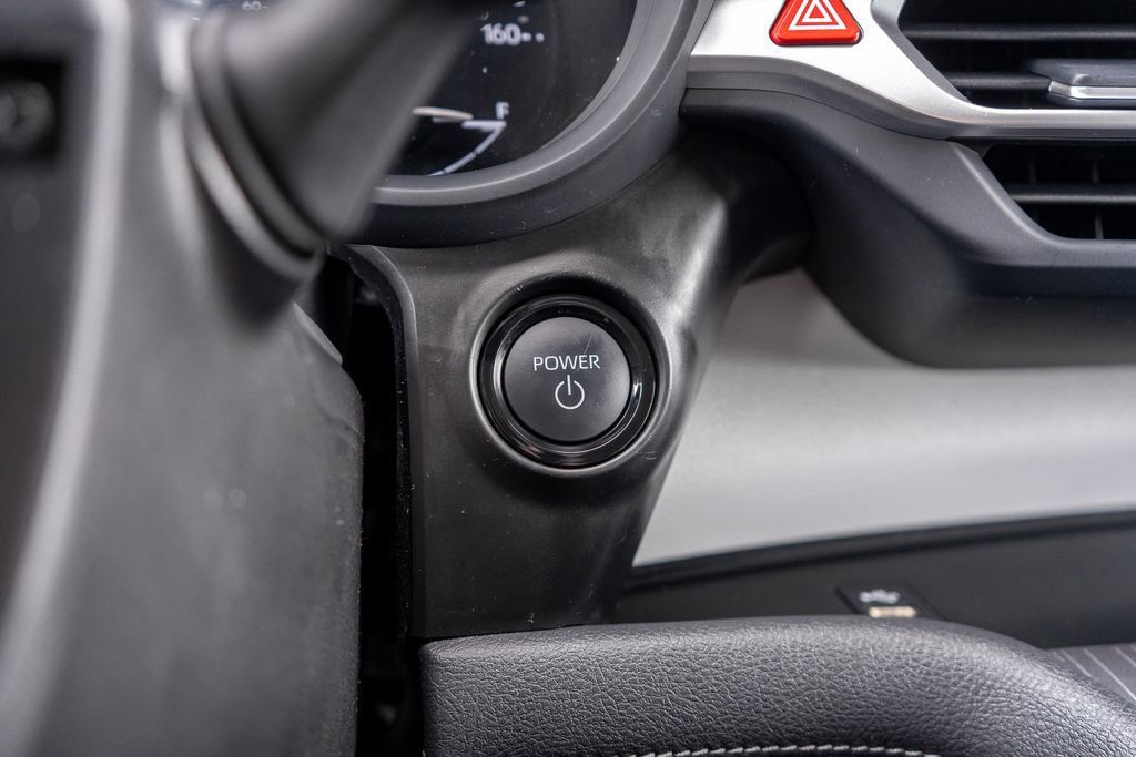 Used 2025 Toyota Sienna LE FWD image 26