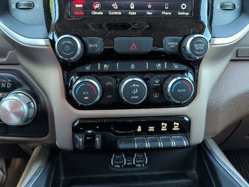Used 2020 RAM 1500 Laramie AWD/4WD image 9